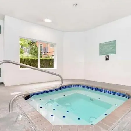 Space Needle Downtown Modern Top Story Penthouse Seattle Extérieur photo